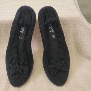 Arcopedico Black Women's Flats with Bow Detail